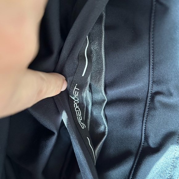 Under Armour leggings w/speedpocket - Picture 3 of 5